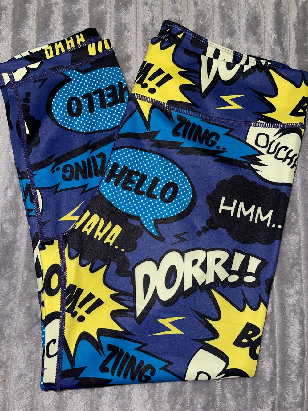 Constantly Varied Gear Yellow and Navy Pop-Print Crop Leggings